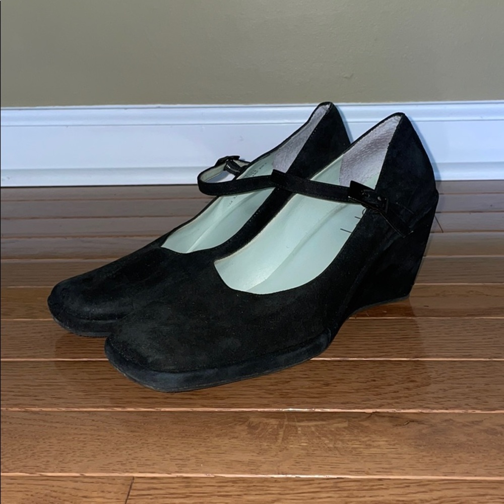 NWOT Ann Taylor LOFT Black Suede Size 6.5 Shoes
